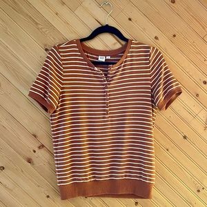BNWOT Gap Henley Sweater Tee